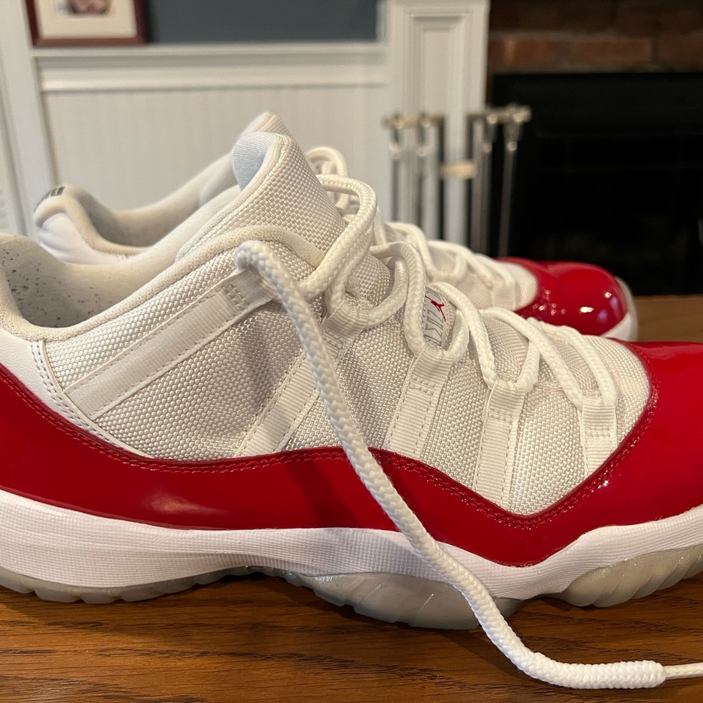 Jordan 11 Retro Low Cherry (2016)
Size: US M 11
2/18/23 - worn for 30 min indoor
